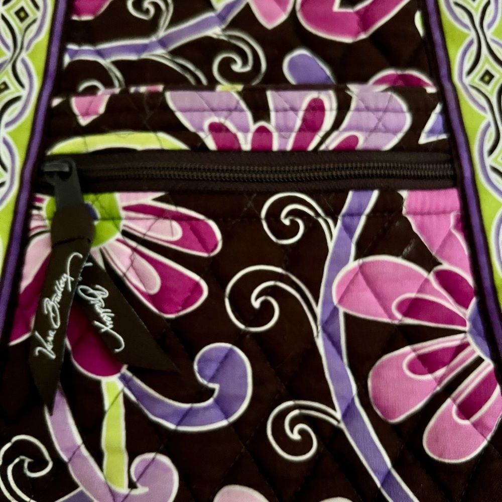 Vera Bradley Crossbody Bag in Chocolate Raspberry Fizz Floral Print EUC quilted​ - Picture 5 of 7